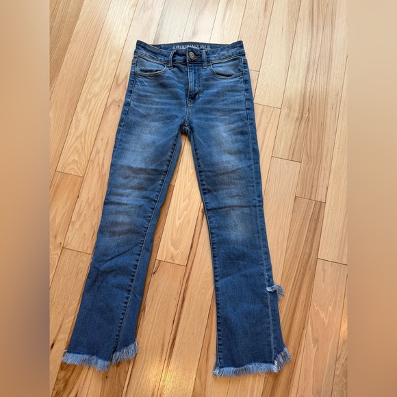 American Eagle Outfitters Pants - American Eagle Next Level High-Waisted Jegging Crop jeans with a frayed hem.